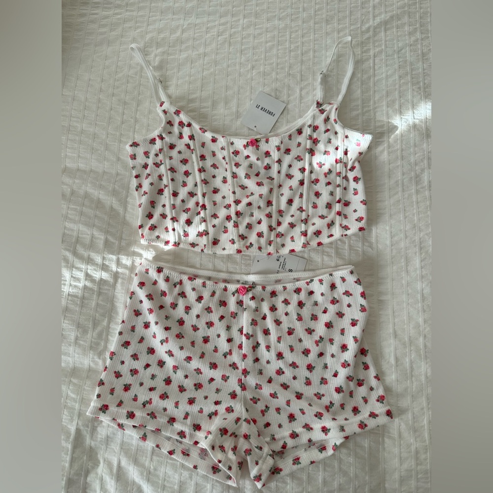 Floral pj set with roses print size Small